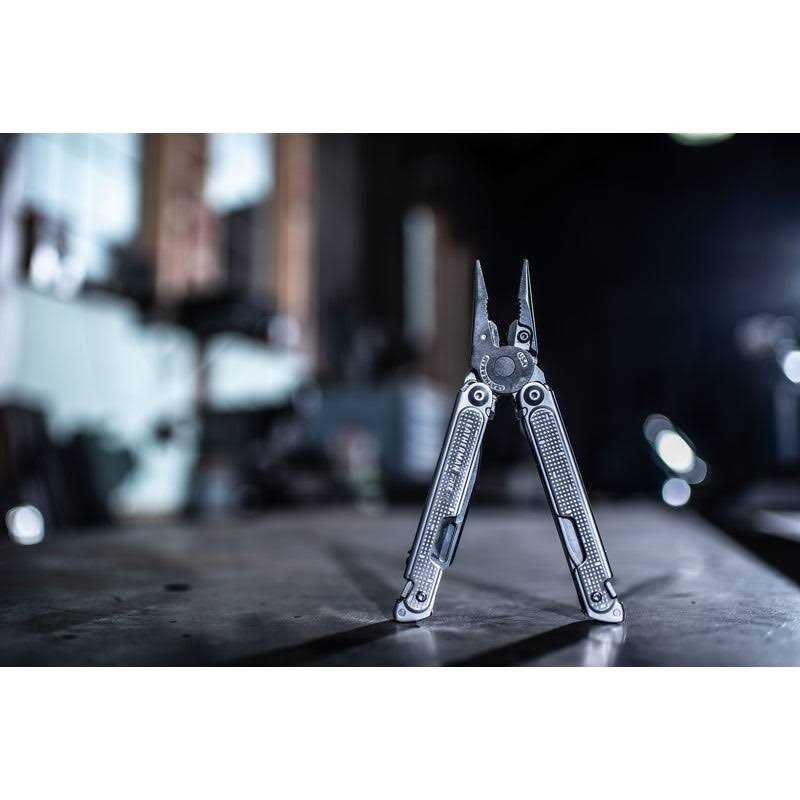 Leatherman Free P2 Multi Tool W872898