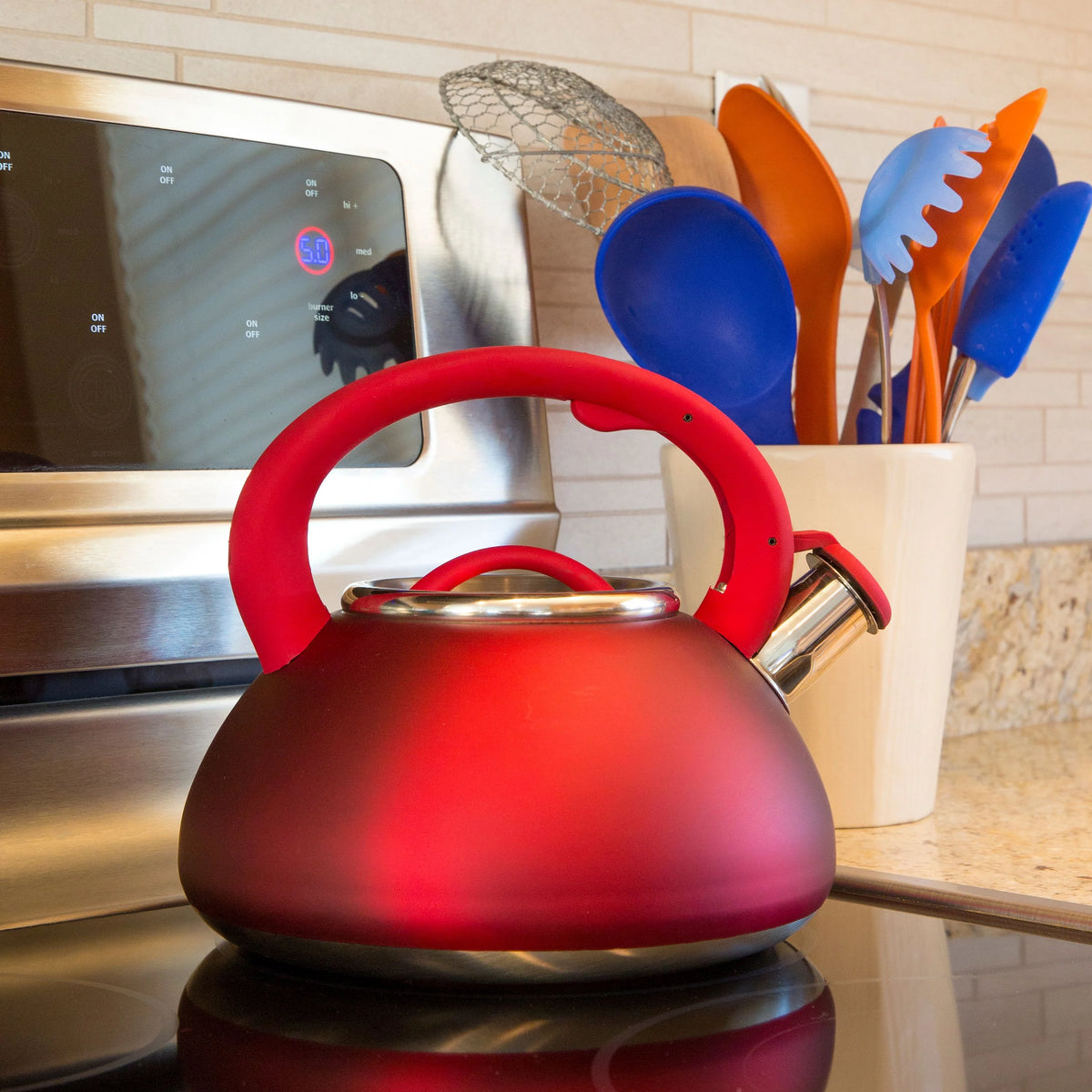 Stainless Steel Whistling Kettle, 2.5 Quarts, Matte Red B918