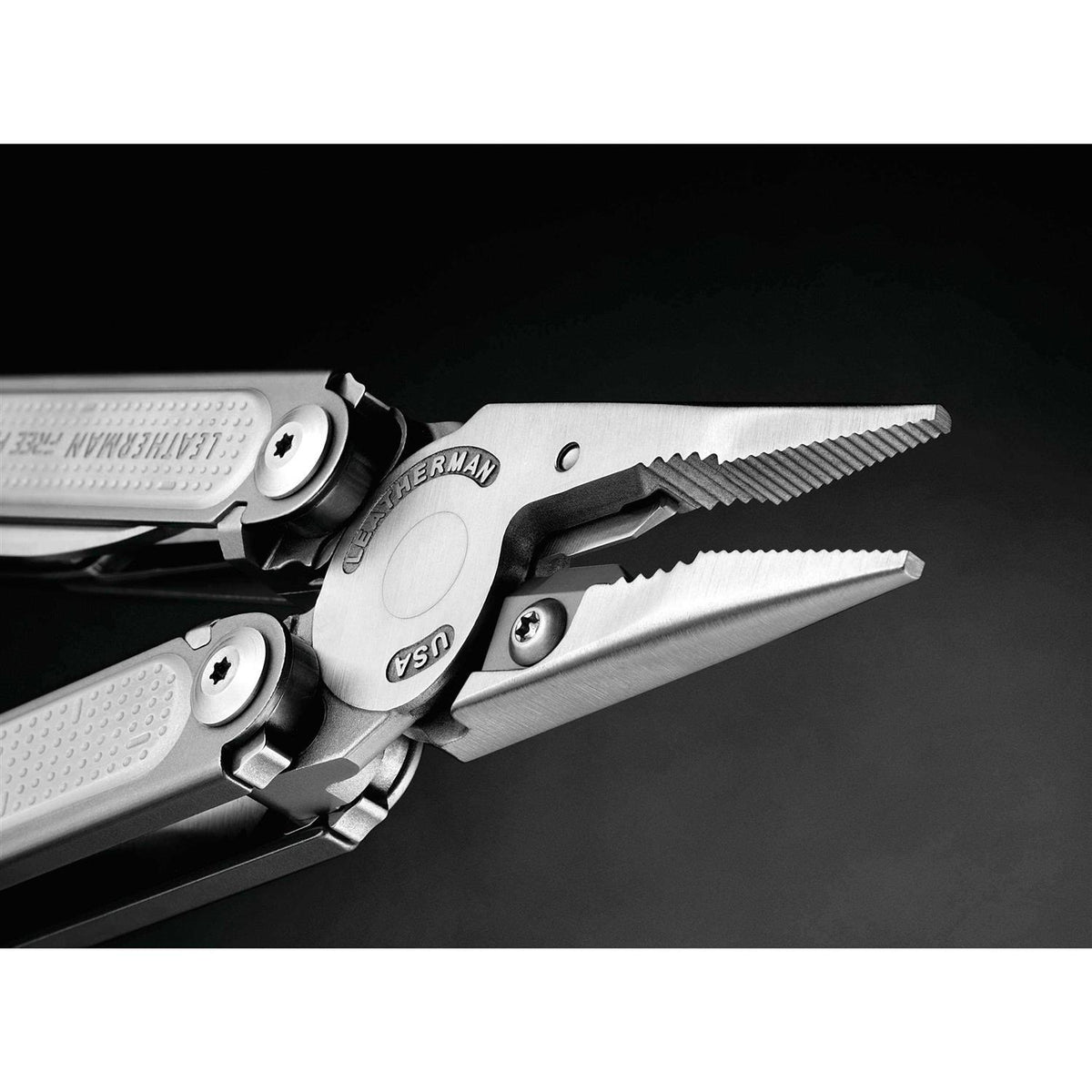 Leatherman Free P2 Multi Tool W872898