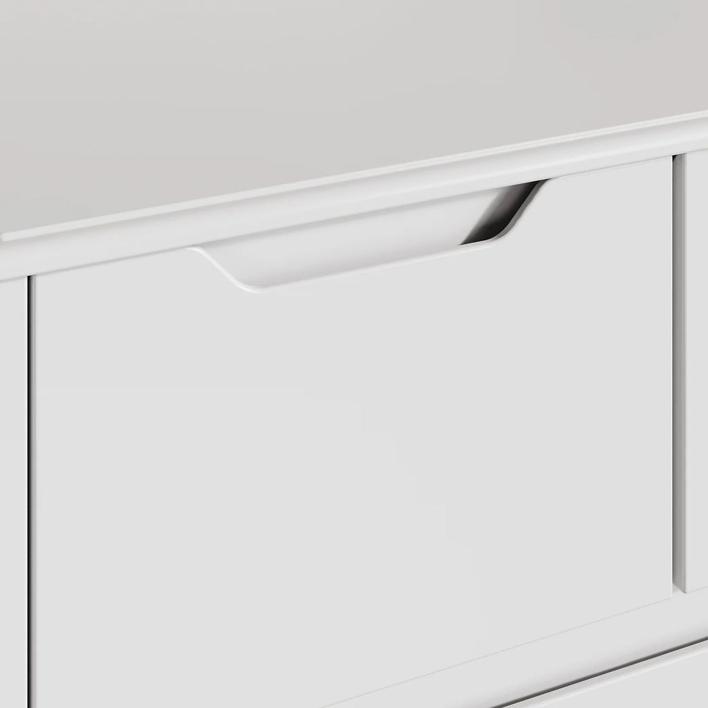 White 5 Drawer Wood Dresser U44682