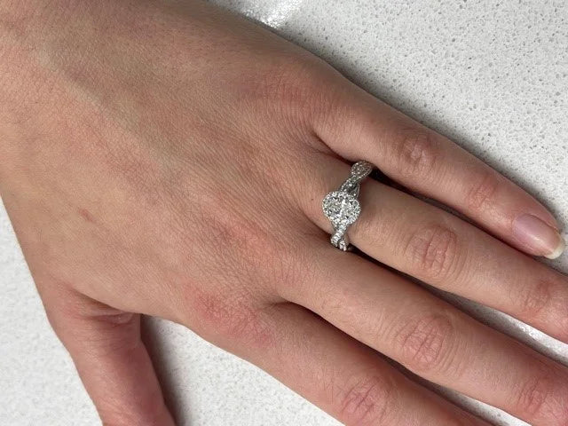 14k White Gold Diamond Halo Engagement Ring Size 7 D44426